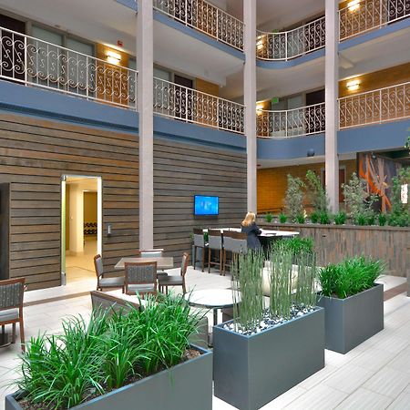 Embassy Suites By Hilton Denver Central Park Interior photo