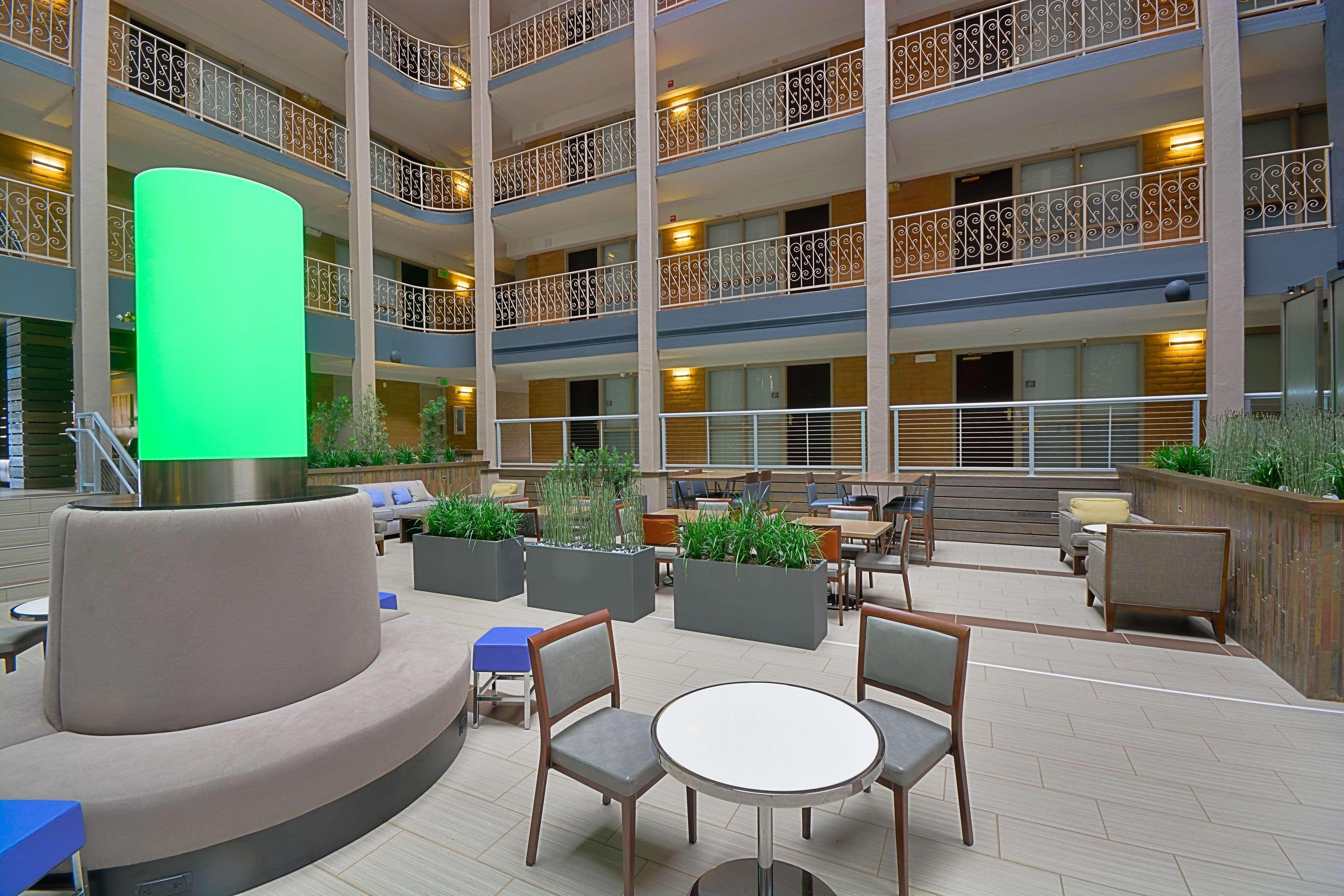 Embassy Suites By Hilton Denver Central Park Interior photo