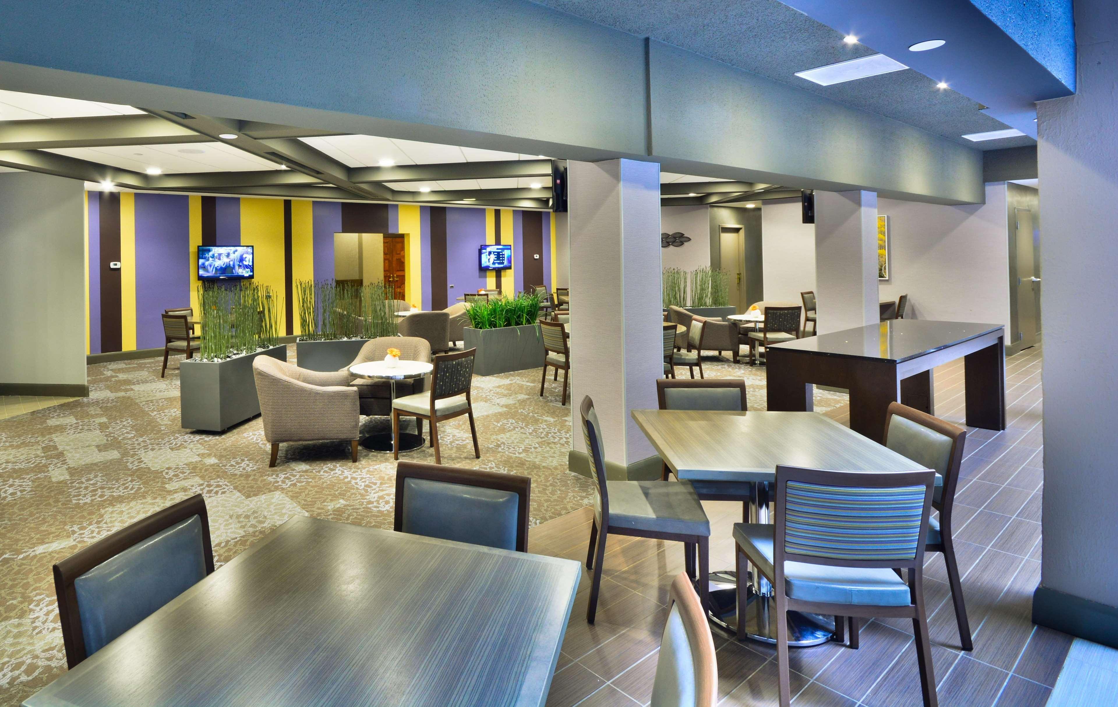 Embassy Suites By Hilton Denver Central Park Restaurant photo