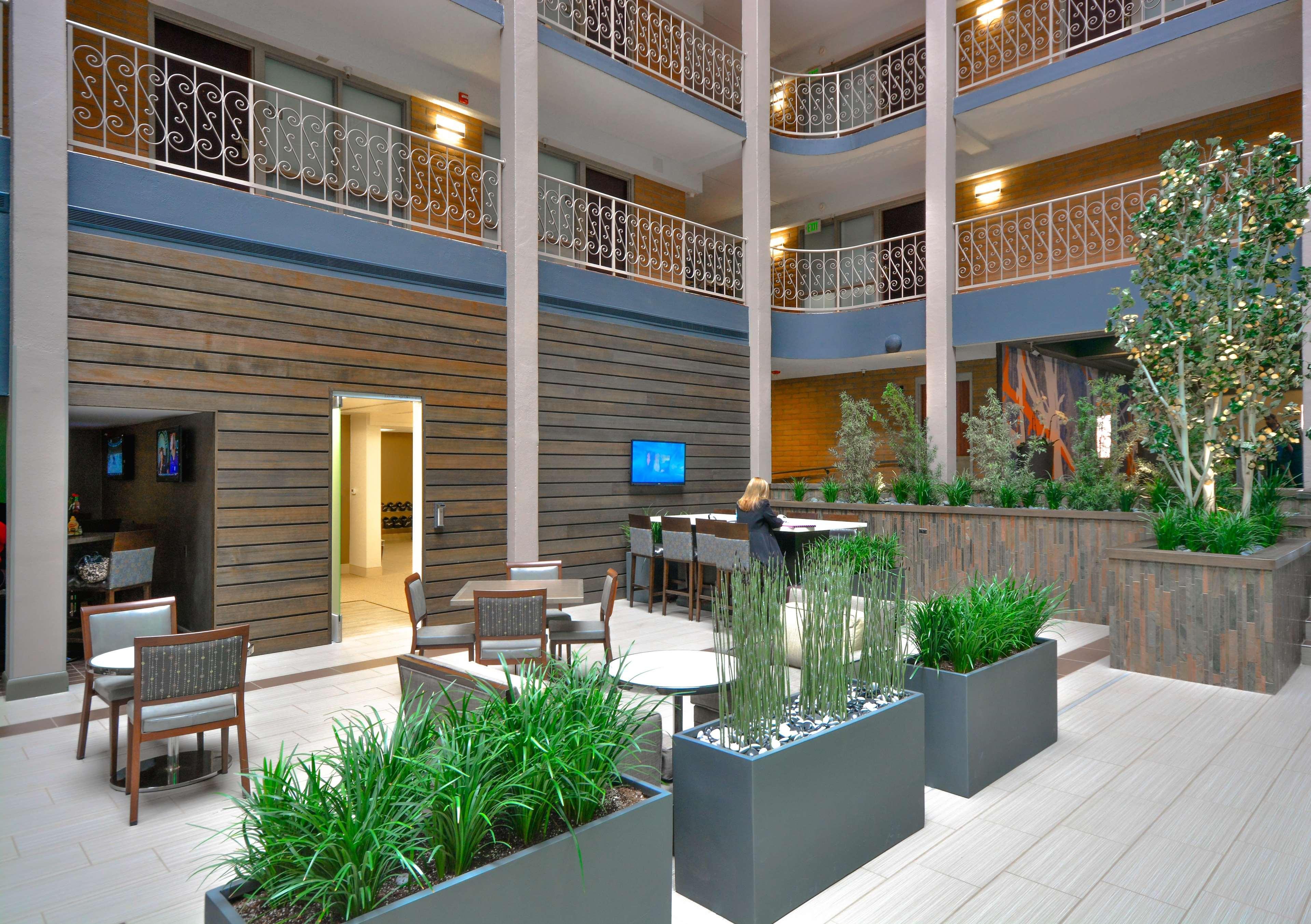 Embassy Suites By Hilton Denver Central Park Interior photo
