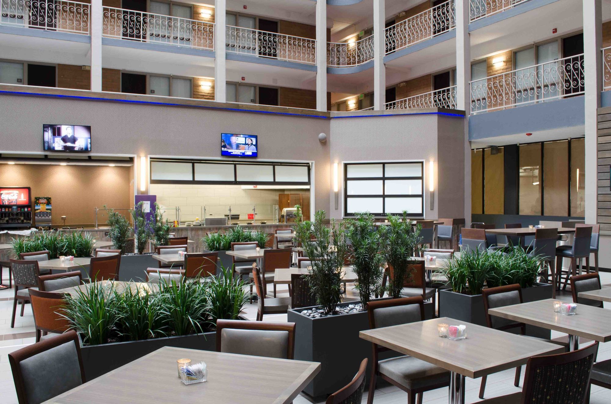 Embassy Suites By Hilton Denver Central Park Restaurant photo