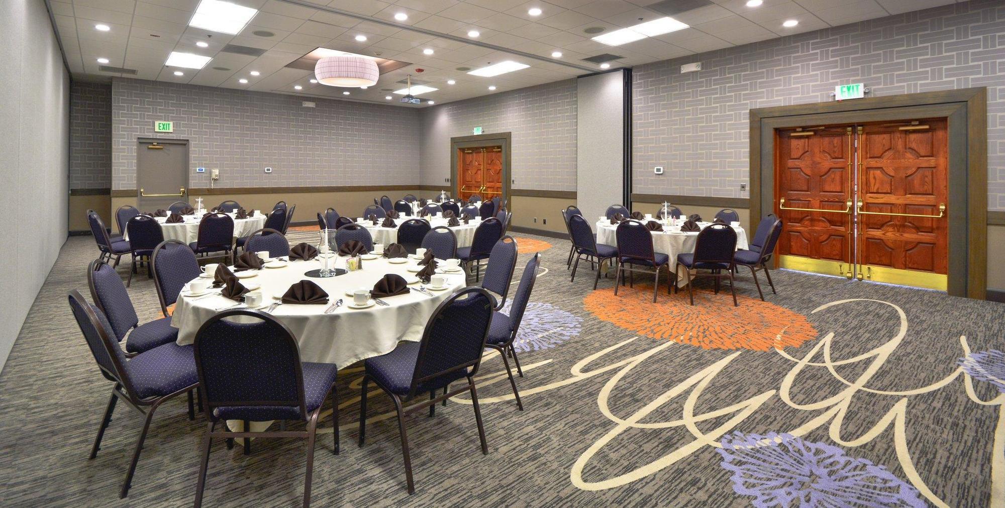 Embassy Suites By Hilton Denver Central Park Business photo
